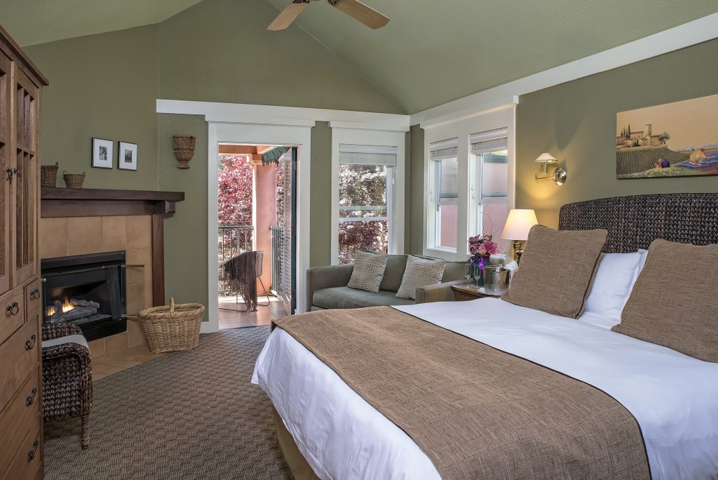 The Leonardo room at the Applewood Inn