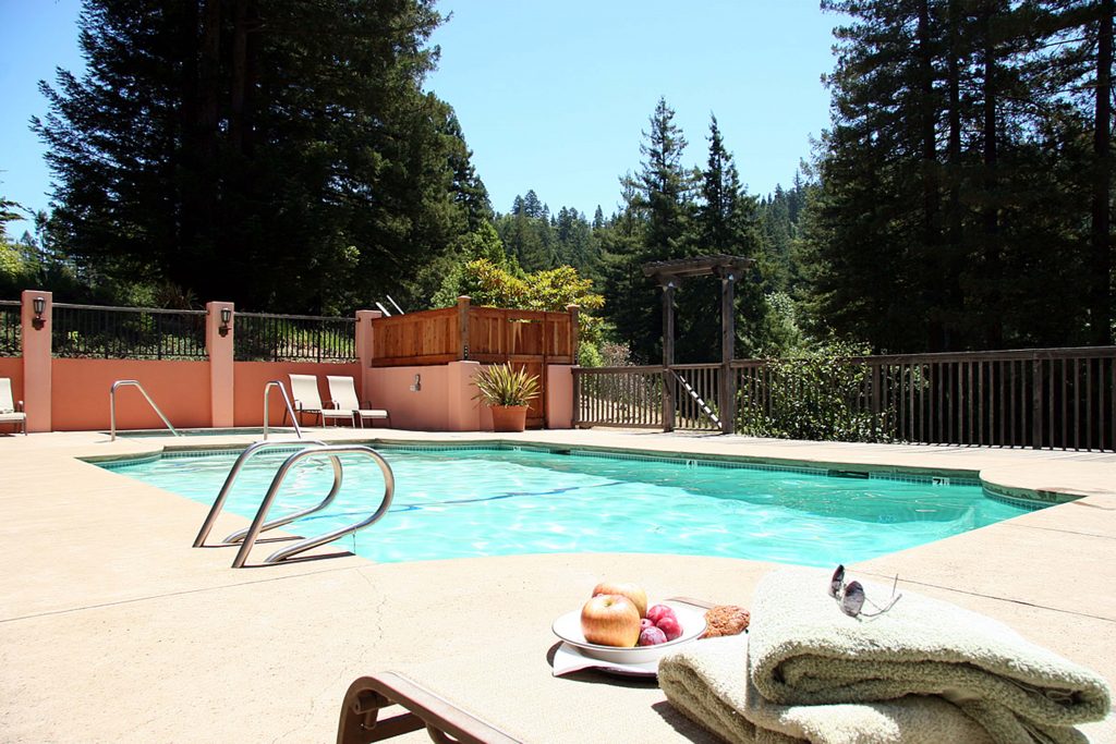 Pool at the Applewood Inn