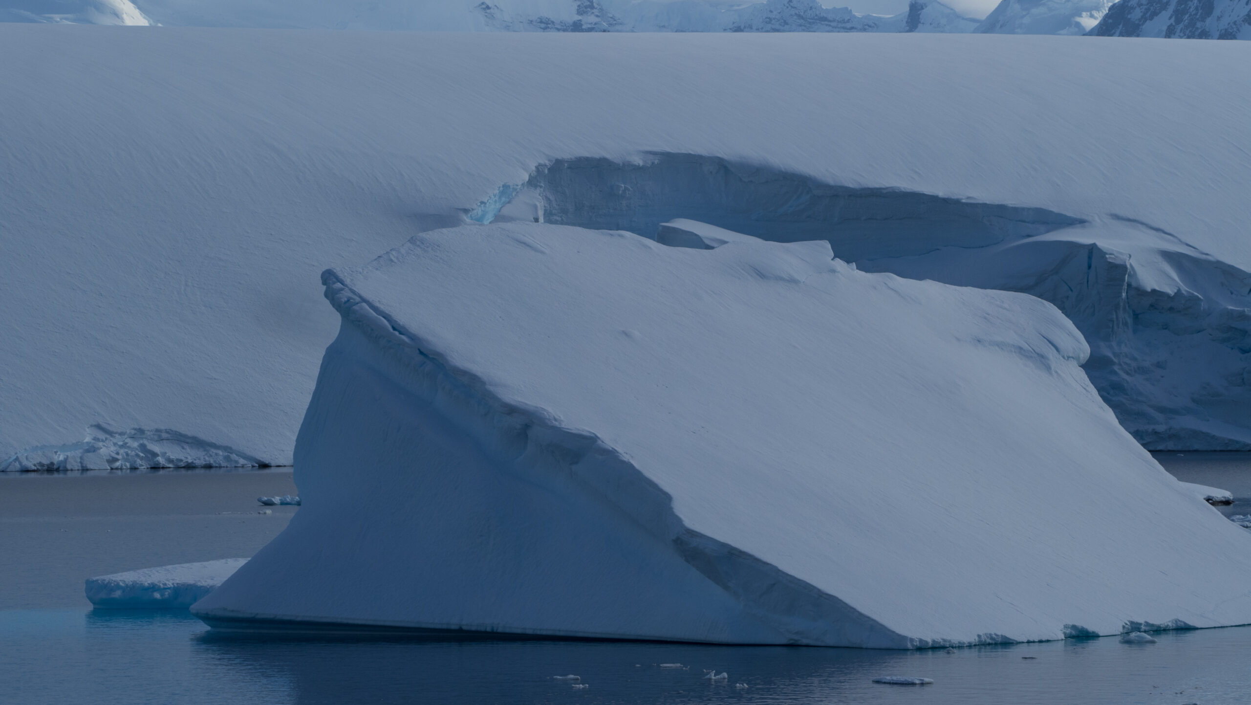 A massive iceberg near the antarctic peninsula 