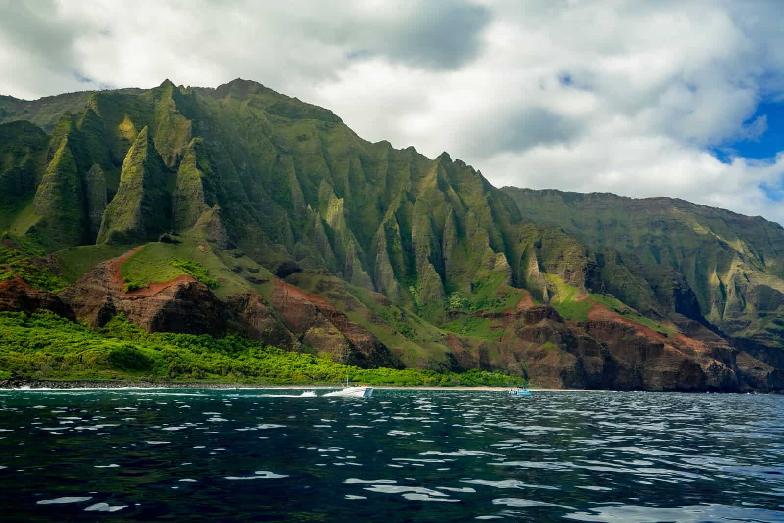 Napali coastline kauai hawaii as seen from the ocean 