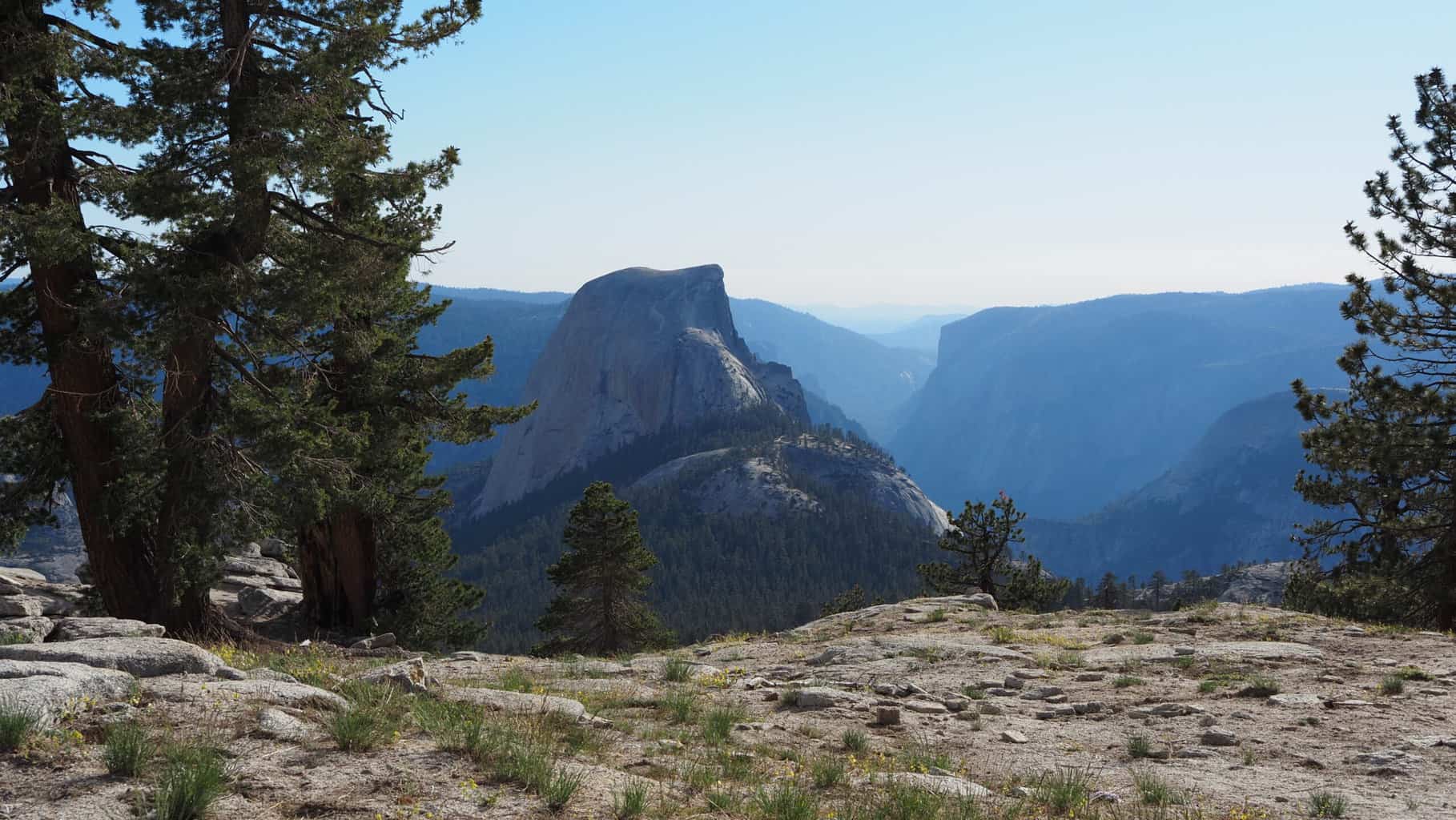 View of half dome in Yosemite National Park<br />
2 week national park roadtrip alice's adventures on earth 