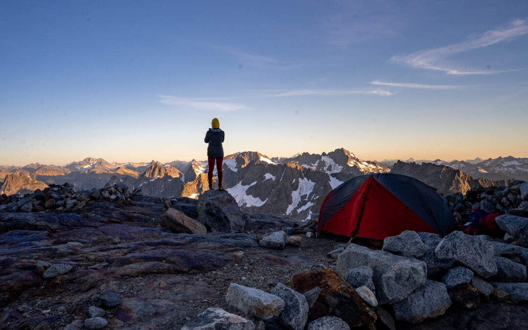 Hike to Glaciers, Waterfalls and Geysers on the Ultimate 7 Day Roadtrip